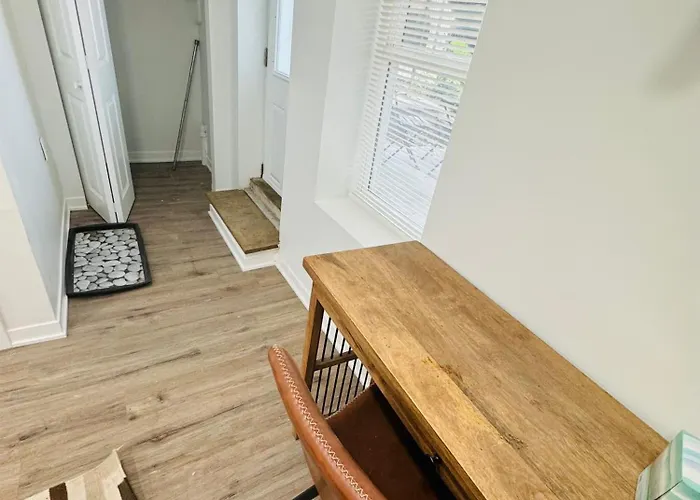 Peaceful Pilsen Garden Apartment *